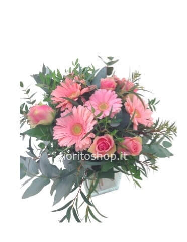 Bouquet di fiori freschi, gerbere e rose colore rosa