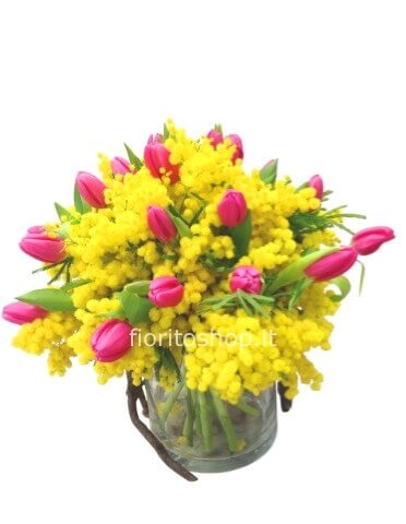 Bouquet di tulipani assortiti e mimosa