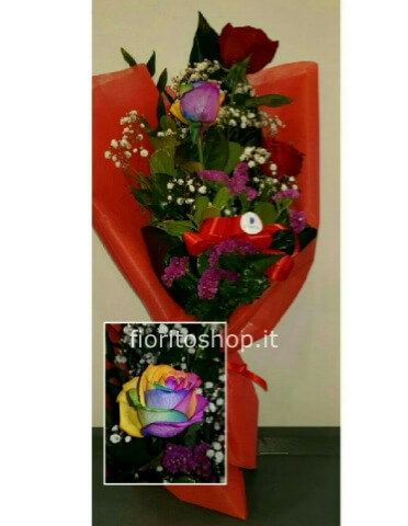 Mazzo di 2 rose rosse e 1 rosa arcobaleno